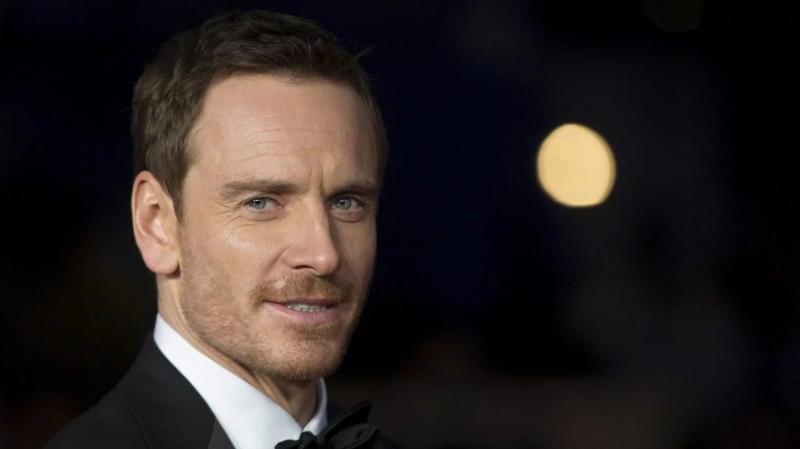 160104-fallon-fassbender-tease_nxucbc.png