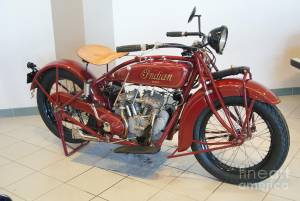 classic-vintage-indian-motorcycle-red-rob-luzier.jpg